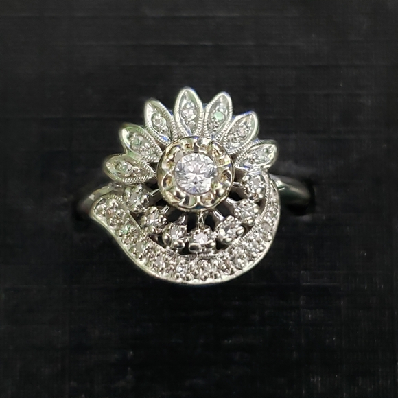 Vintage 14k White Gold Flower Motif With Diamonds Ring Circa 1950 Size 5.75 - Picture 1 of 2